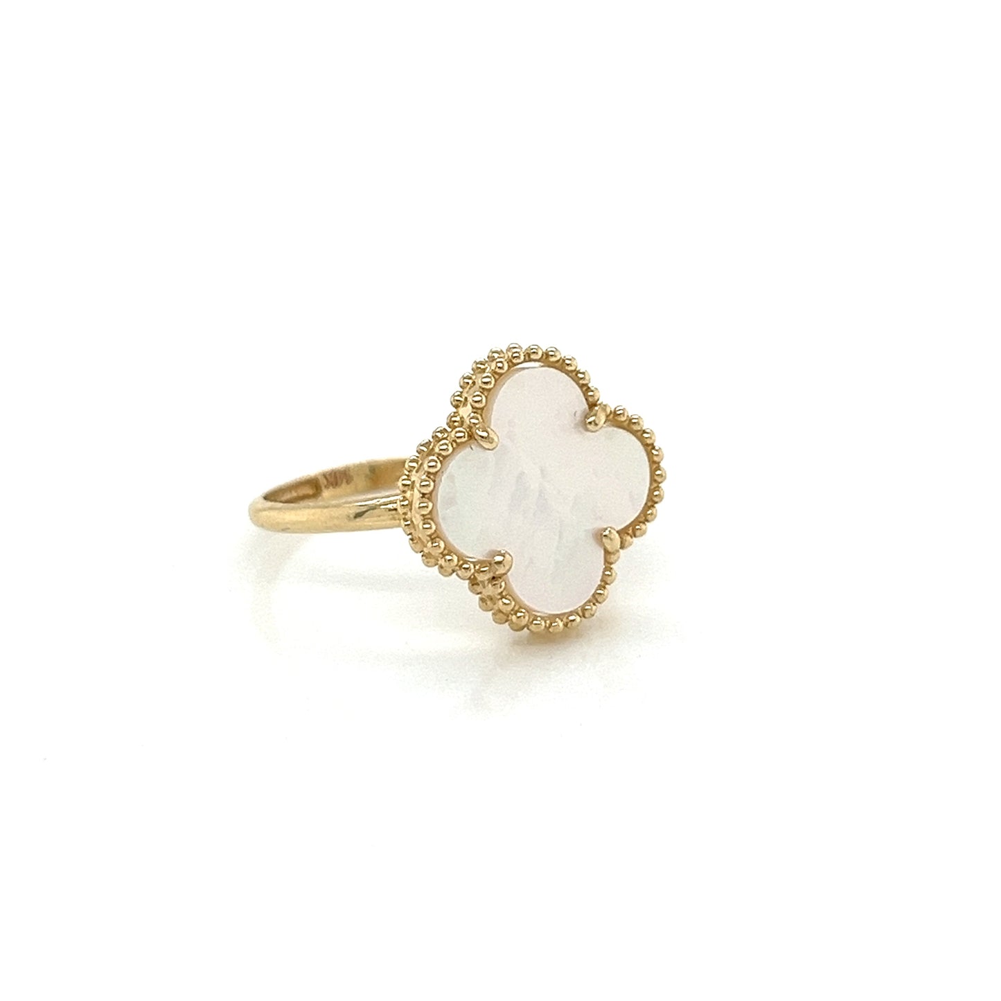 Anillo de trébol de madreperla de oro de 14 quilates