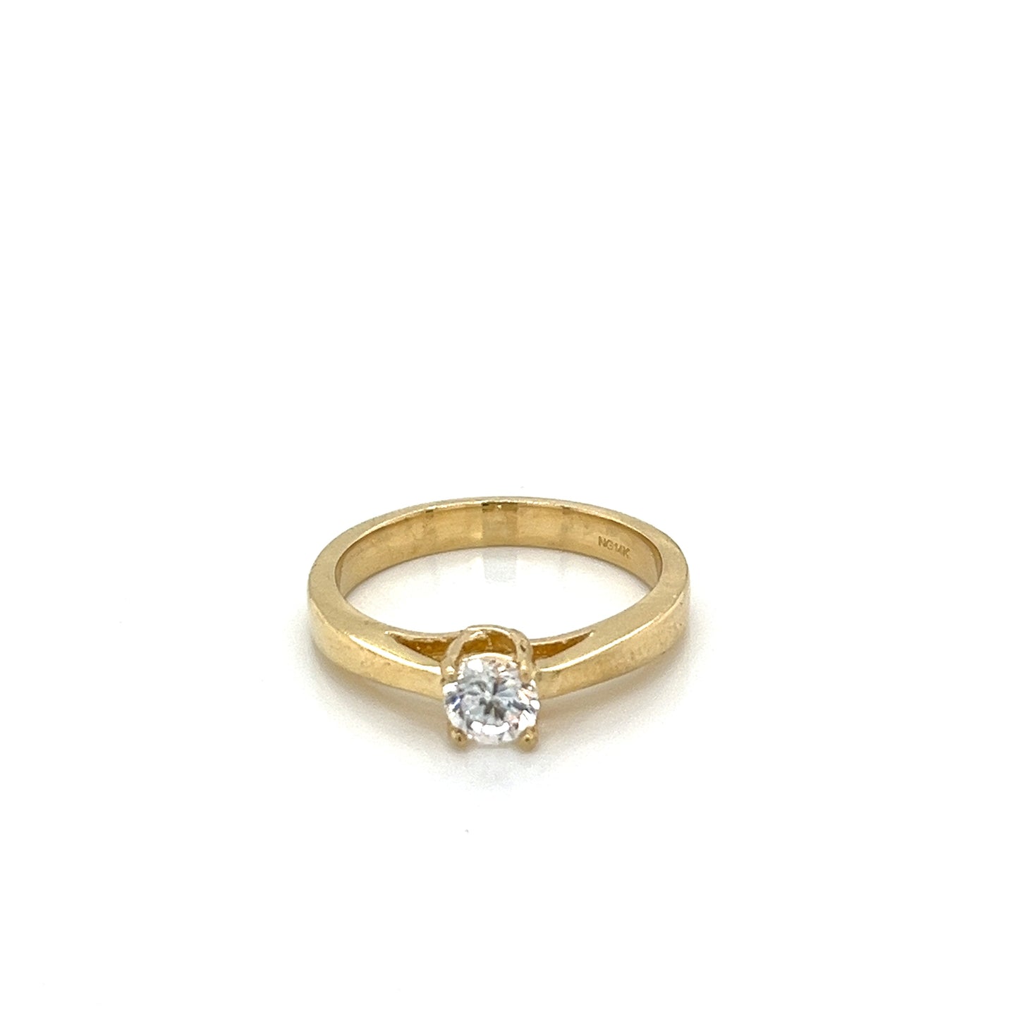 Anillo de oro de 14 quilates con circonita cúbica solitaria