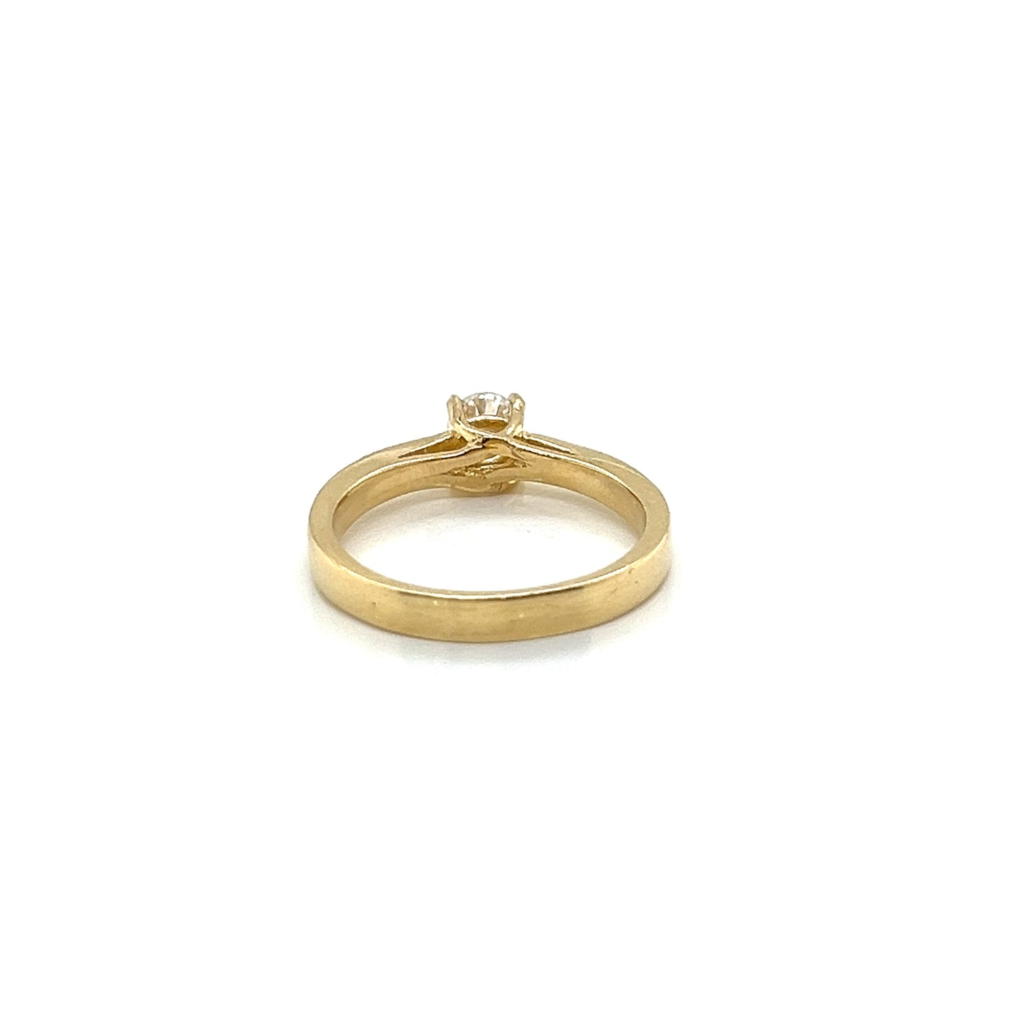 Anillo de oro de 14 quilates con circonita cúbica solitaria